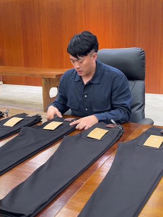 早秋新品/全黑净版/雅赛尔# 测试一下新品黑牛的耐磨度