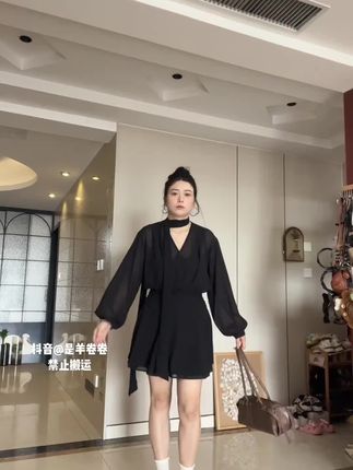 黑色 V领长袖衬衫连:/ 衣裙2025春夏气质性感收腰显瘦短款百褶雪#连衣裙#显瘦穿搭 #气质连衣裙#百褶裙#衬衫穿搭