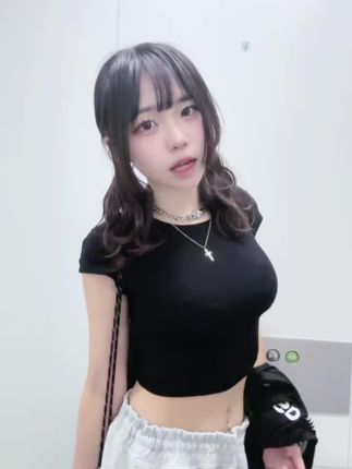 •“每天忙到腰酸背痛?这个小巧的按摩器,一开机就能瞬间放松~” •“可放在床头,静音不打扰,轻轻一按就能赶走疲惫。” •“不管是工作压力大,还是睡前需要一点舒缓,它都能给你温柔陪伴。” #我的美妆日记 #显高显瘦穿搭 #小个子必备 #可爱少女穿搭 #夏季甜美穿搭