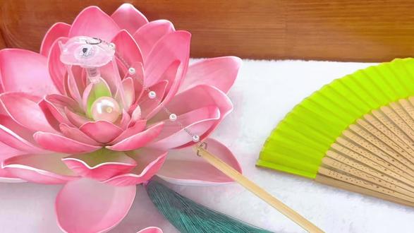 #跨年钟声起,心向美好行
德鸿青年城•如院,静候每一份赤诚心愿。
燃香寄情,落笔祈安,在许愿牌写下对2026马年的期许,
愿前路明朗,万事顺意,马年一路长虹,六六顺遂
跨年夜,相聚如愿,以心祈福,共赴新岁!