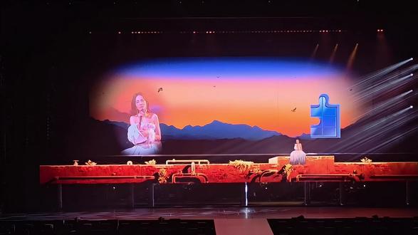 经典串烧
因为一张cd歌曲有限,所以才会如此动听#ella陈嘉桦 #演唱会后遗症 #Ella主义 #SHE