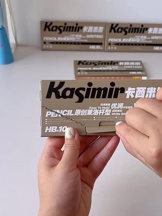 #卡西米尔 原创的莱洛笔杆比普通三角杆更圆润握着也太舒服了,笔芯也是升级后的坚硬不易断。#正姿铅笔 #一年级铅笔 #铅笔