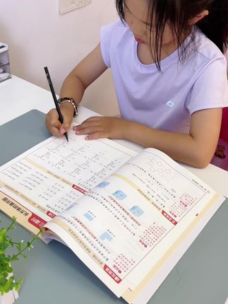 计算能力薄弱的孩子,每天要坚持计算练习,这一本把常见常考的题型都整理好了,每天一页量少题精,提升计算能力和数学思维#小学数学 #口算 #竖式 #应用题