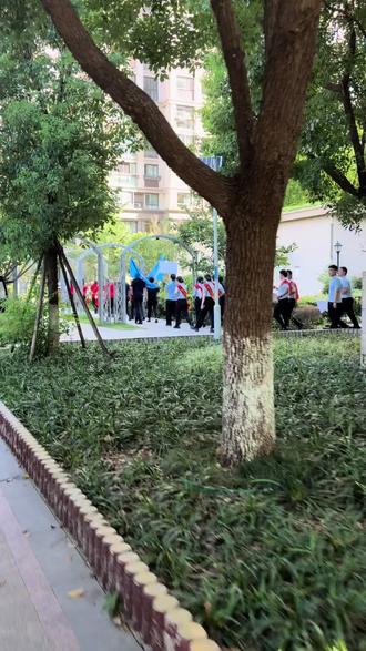 经过三个月的竞选,8月1号碧桂园正式上岗禄口奥斯博恩小区,是好是坏,我们拭目以待#奥斯博恩庄园 #今天是个好日子 #物业