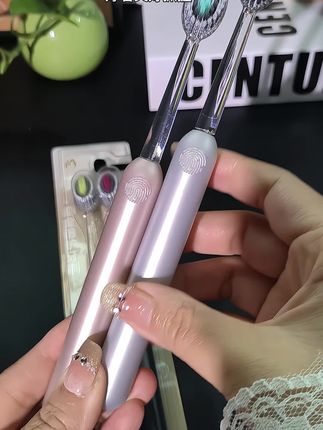 三重阶梯式植毛,中间高四周低的设计,能更好的贴合牙窝表面。刷的更干净。#牙刷 #牙齿 #精致女人必备 #居家好物