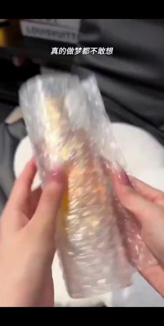 快快快!!欧莱雅护发精油的大羊毛!质地清爽不油腻,淡淡的小苍兰香巨好闻!#护发精油 #头发护理 #伪体香 #学生党好物推荐 #好物推荐🔥