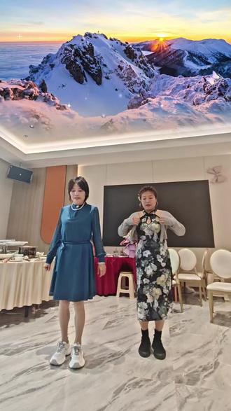 #我的足迹地图 #旗袍 #姐妹聚会快乐加倍 #不跪的花 #简单易学 和最美的@风铃 姐姐一起合作一曲特别喜欢的舞,开心到起飞啦!✌🏻穿着裙子跳舞💃🏾美不美😜😘🌹