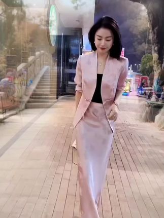 新中式国风盘扣提花缎面西装外套半身裙两件套#早秋姐感穿搭气质顶满 #早秋不费力显贵穿搭 #秋季套装大测评 #早秋穿搭公式来了 #2025年秋季都流行穿什么@DOU+上热门