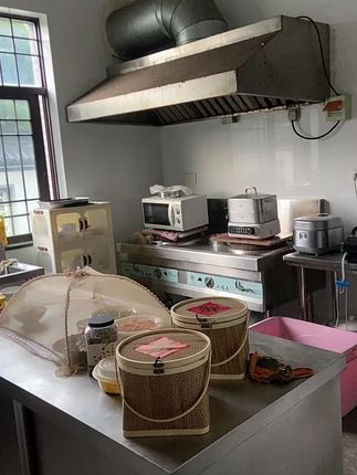 老公烧菜,我做后勤,带货达人手里拿着亚麻籽油赶紧拍个视频挂个小黄车,姐妹们需要去下单啊!进口亚麻籽来一桶尝尝!