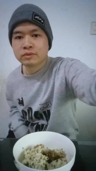 一个人吃晚饭 #闲拍 #剩菜剩饭 #vlog我的日常 #普通的饭菜都是家的味道