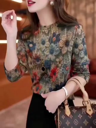 时尚女装 洋气时尚长袖女装圆领秋冬保暖宽松型加绒套头款内搭打底衫复古 #长袖t恤 #打底衫 #针织衫 #女装 #秋冬穿搭