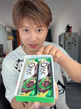 德芙的新品薄荷夹心黑巧克力,真的超赞#太好吃了 #德芙薄荷黑巧 #薄荷黑巧 #巧克力爱好者