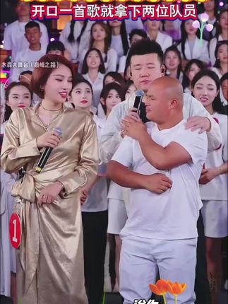 长春老炮酒吧台柱子挑战大舞台,开口一首歌直接拿下两位队员!!#木森 #木森大舞台 #人气爆棚 #音乐现场 #户外直播现场