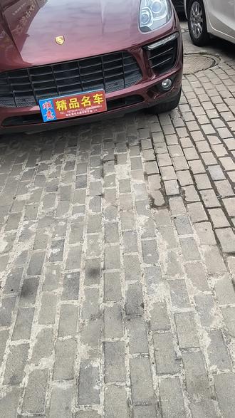 15款的保时捷迈凯,本地美女的座驾,行了11万公里,带查博士报告,车况是非常完美,开出去是很有面子,全款才10米多