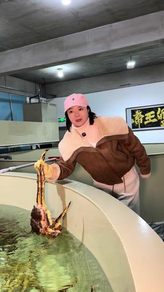 这吃想吃鲜活的帝王蟹终于不用远走了,咱们长春就有!!#长春帝王蟹 #年夜饭 #批发帝王蟹 #龙虾 #长春龙虾