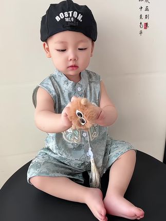 巨显白贵气的国风小套装,上身就是那种贵族小公子的气质#夏季穿搭 #国风古韵 #高品质童装 #古风男孩 #国风套装