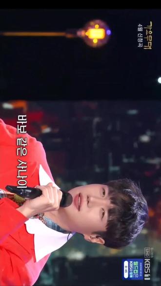 韩国歌手 姜勋(강훈),演唱《像傻瓜一样的男人》(바보 같은 사나이)。