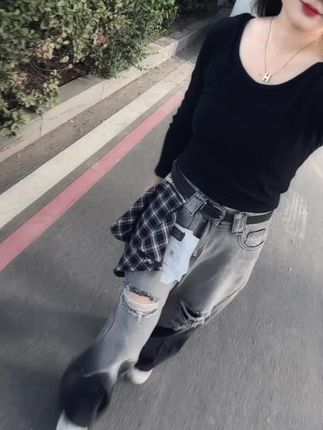 努力是你的底气,自信是你的资本,微笑是你的标签,当你熬过所有的痛苦,自然会遇见所有的甜!#每天穿搭不一样 #时尚又休闲