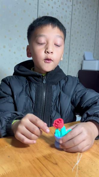 小王老师👨🏫的最新粘土作品来了,我发现好多小朋友刷抖音给👨🏫点赞👍评论#粘土 #粘土教程 #粘土手工 花盆小花