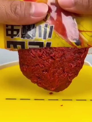 蚯蚓钓鱼容易脏手又不易保存,现在很 多钓友都在用这款佳钓尼的小懒虫 它采用深海冰鲜小虾制作而成,打开就 能直接拉饵作钓, 特别方便。入水之后 会层层雾化脱落,对鱼有着很强的诱惑 力,主攻大板鲫兼钓鲤草鳊罗非翘嘴红 黄尾等淡水鱼!#这饵料好使#爆护饵 料#大板鲫#钓鱼技巧#钓鱼的乐趣只有钓鱼 人懂