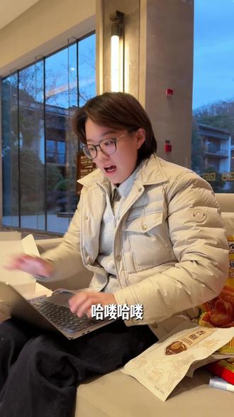 12月22日早上九点快来直播间,跟着俞老师和蓓蓓一起来看看嵊州的好物推荐吧!吃货脑袋可不要错过啦,直播间还有惊喜福利!一起期待一下吧!#东方甄选看世界 #嵊州