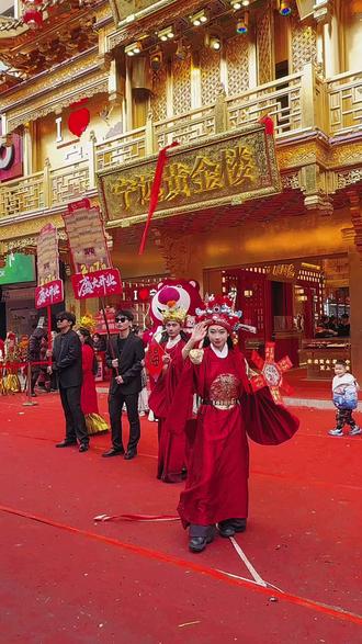 回家过年🧨宁远也有黄金楼了,金灿灿的 #宁远 #宁远黄金楼