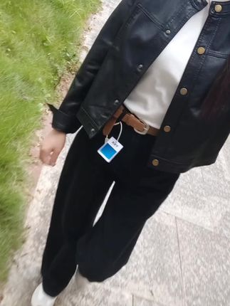 女人要么飒,要么仙,要么雅,要么酷,总之你不能活的像白开水,既无味又无趣,做个百变的女人,有趣的灵魂,你会觉得生活多姿多彩,不管别人给你什么样的眼光,你都要把它看成是太阳的光芒,好好爱自己...