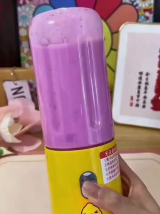 #创作灵感 #小黄鸭榨汁杯 #电动榨汁机 #鲜榨果汁 #方便实用 @巨量千川 @DOU+上热门