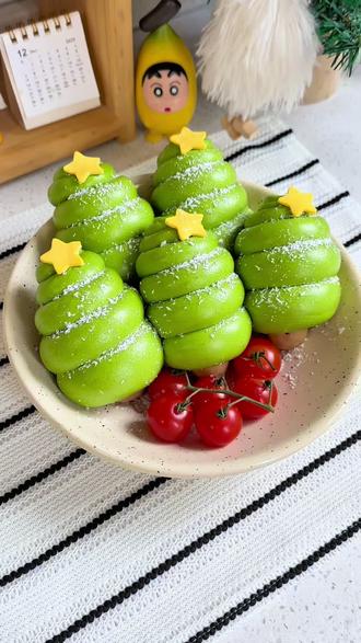 给小朋友的圣诞限定✨🎄圣诞树肠仔包,不仅好吃还超有圣诞氛围!做法简单,赶快安排起来吧!#圣诞馒头 #圣诞节 #肠仔包 #花样面食 #美食教程