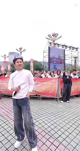 #苏潇潇 小油花是会膏节目效果的,潇潇和阿朱听了都害怕,俩人根本拉不丝,太熟了,下不了手😄#直播间录屏