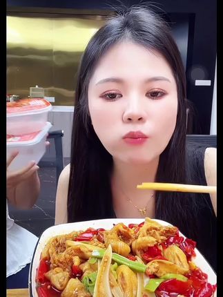 老弟他们一家都对颜颜挺好的#美食推荐