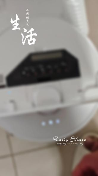 扫地机器人还是非常香的! #扫地机扫地机器人 #追觅 第二次在#京东 购入追觅扫地机器人了,虽然没有前面购入的那台配置好,但是还是非常不错的,下压力上升了,没有了主刷,边刷抬升,但是还是非常够用。,记得一定一定要买延保!全保换新之类的!!!!
