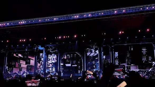 【纯享版】凤凰传奇厦门精选歌单:
《光芒》+《过山》+《海底》+《山河图》+《绿旋风》
#凤凰传奇#凤凰传奇吉祥如意演唱会 #凤凰传奇厦门演唱会#万人合唱 #凤凰传奇军训现场