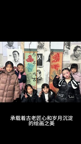 非遗拓印 | 汉风马
诗经说:萧萧马鸣,悠悠旆旌。
在古代,马的奔腾,石带着使命感和力量感,
而刻在骨子里的力量感,
也依然出现在我们每个普通人的生活里。
教育者兢兢业业是“绝影马”的专注。
快递者风雨无阻是“踏雪马”的奔腾,
创业者的坚持是“赤兔马”的勇气,
我们都是在各自战场奔跑的“千里马”。