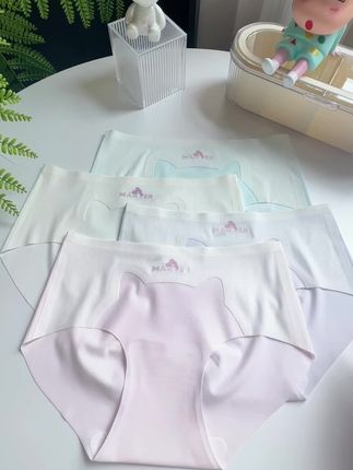 夏天这么热,发育期女儿多久没换内裤了?可以试试这款7A抗菌聚乳酸内裤 面料超柔细腻,轻盈透气,女儿穿着很舒服,大弹力,零束缚,不卡裆、不夹臀,抗菌无骨聚乳酸底裆,款式新潮,颜色清新淡雅,女儿穿着#夏季穿搭 #母婴好物 #面料舒适透气 #女童短裤 太舒服了 #无限回购的宝藏单品