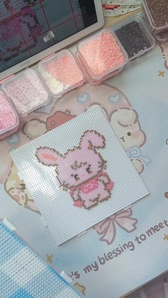 #手工拼豆教程 🐽是谁还不会用美纹纸?
新手宝宝超级推荐先用美纹纸转印下来哦 由于我的教程都是从盖烘焙布开始的,所以特地录了这一个美纹纸转印的详细教程哦(*´▽`)っ🥯
#拼豆 #拼豆豆 #拼豆教程 #拼豆豆手工