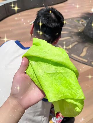 夏天出门一定要带这个德佑的冰感小毛巾,他这个真的擦起来比我之前用的那些普通湿巾要凉快很多。#冰感毛巾 #日常分享 #好物推荐🔥 #强烈推荐 #种草