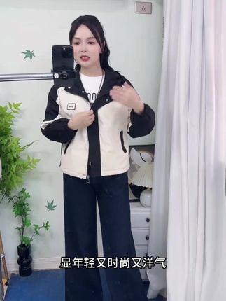 #冲锋衣 #外套穿搭 #衣服质量杠杠的好 #谁用谁好看 #时尚穿搭