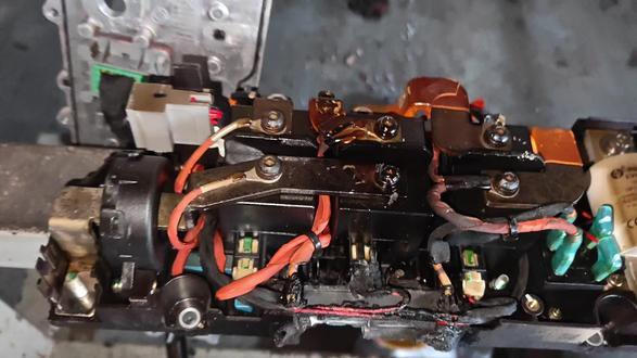 荣威i6EV电池包故障无法启动,配电盒严重烧毁,更换配电盒搞定#荣威 #荣威i6 #新能源汽车 #新能源维修 #电池维修