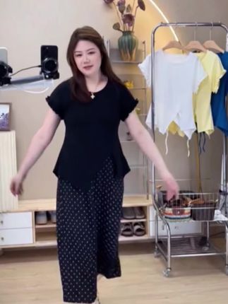 #胖mm大码女装 #飞飞袖木耳边上衣 #露背短袖T恤 #甜美可爱风 #爆款热卖中