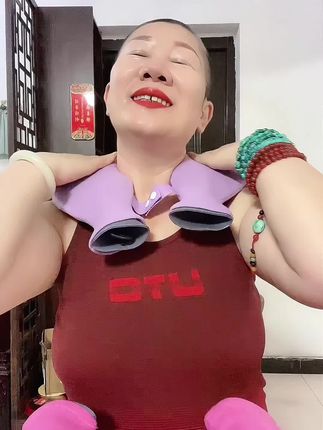 热敷是大补,颈椎不舒服可以试试热敷#好物推荐🔥 #保护颈椎 #必备好物 #良心推荐 #u型热水袋 @抖音小助手