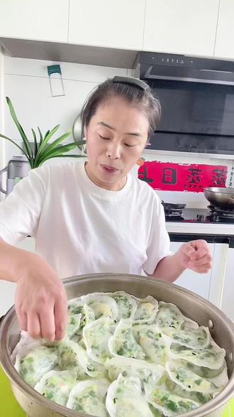 土豆粉面子水晶蒸饺!老好吃了,可鲜亮了