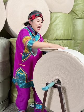 干一行爱一行,没想到媒婆改行说抹布也做的这么好,脏桌子轻轻擦擦就干净,抹布脏了也好洗#洗碗布