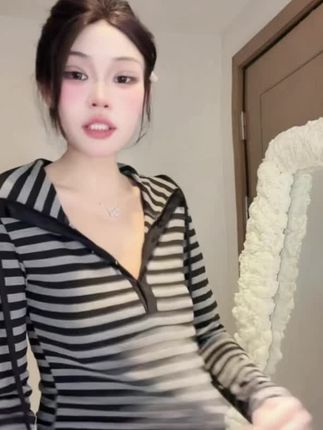 #上衣  2025秋季新款复古条纹连帽衫长袖修身半开领打底衫休闲慵懒上衣女  #打底衫  #百搭上衣 #显瘦上衣 #休闲上衣