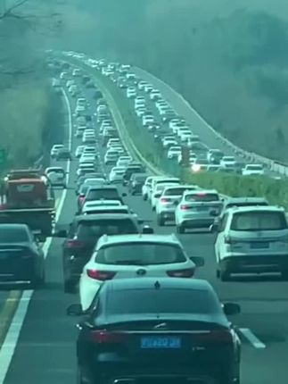 难得中秋遇上国庆,都想回家过节,都聪明提早走,堵车堵的恼火#国庆