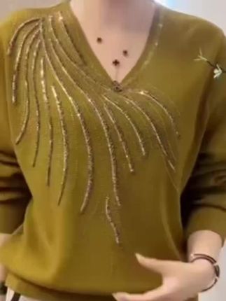 秋冬款女士针织打底衫2024新款V领重工烫钻宽松百搭洋气长袖上衣#女士T恤#打底衫#长袖T恤#洋气小衫#好物分享