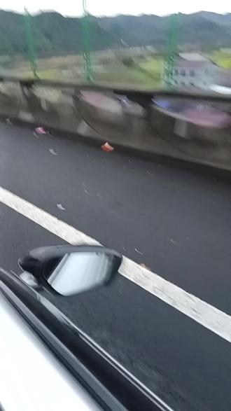 泸溪高速公路风景,堵的不要不要的