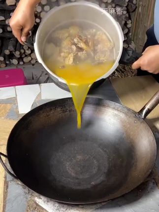 新鲜天麻 用来煲汤 炖鸡 炖排骨 汤鲜味美 好吃又营 养#我的乡村生活 #天麻炖鸡 #煲汤 #美味下饭菜 #好吃到停不下来