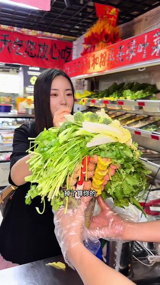 11.8元吃麻辣烫自助,60多种菜品随便吃太狠了吧#麻辣烫自助 #老式麻辣烫 #抗拒不了的美食