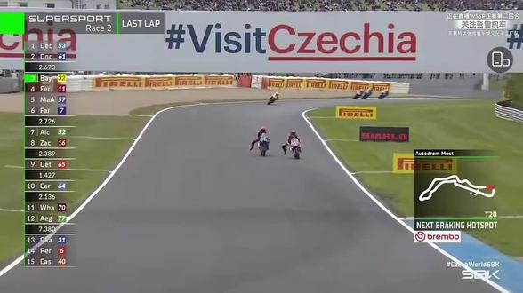 第五冠恭喜,61号脸都黑了哈哈! #sbk #摩托车赛事 #专业赛车运动 #竞技体育高光时刻 @张雪机车 @张雪的机车